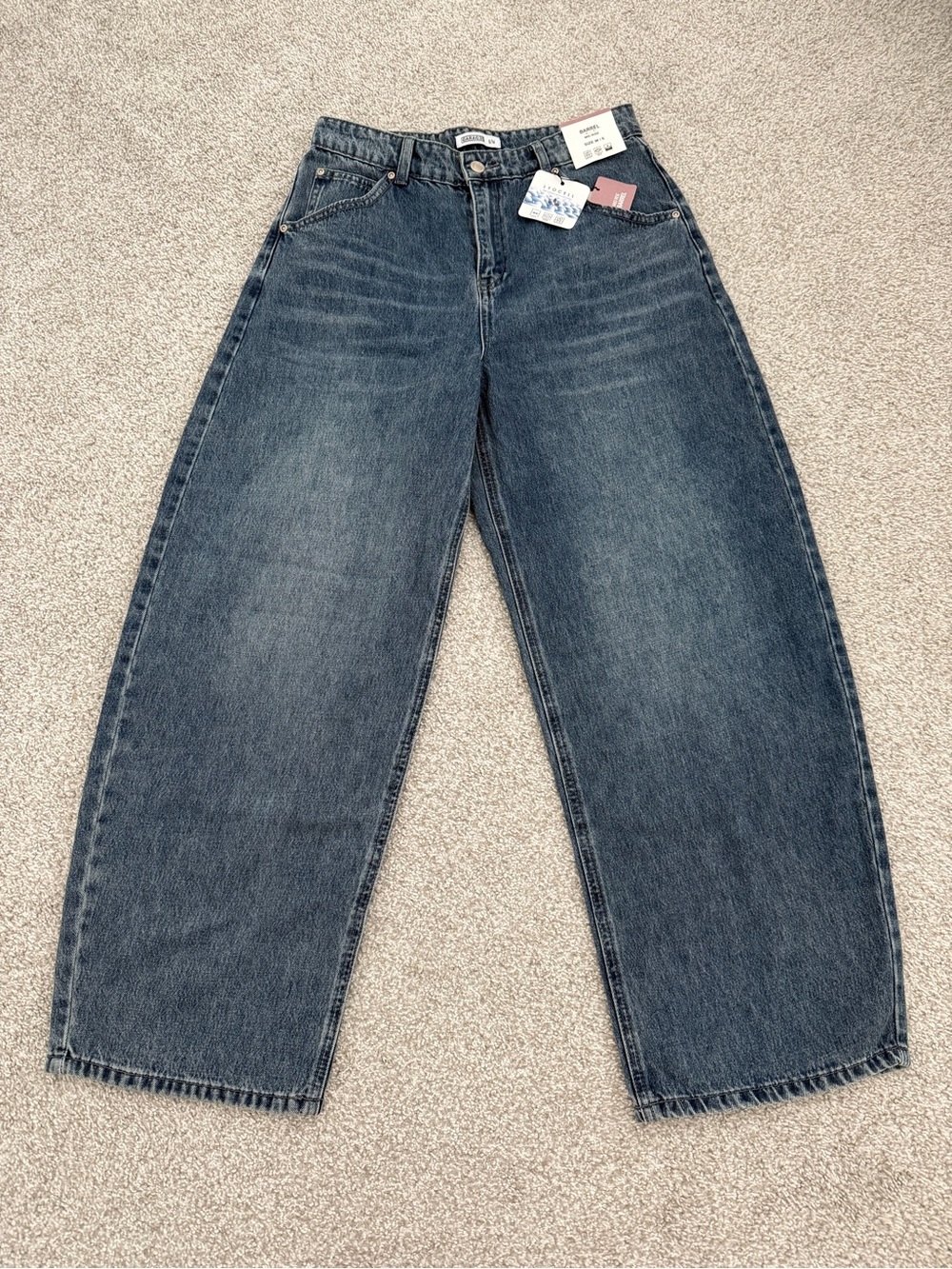 Women’s Wide-Leg Barrel Jeans